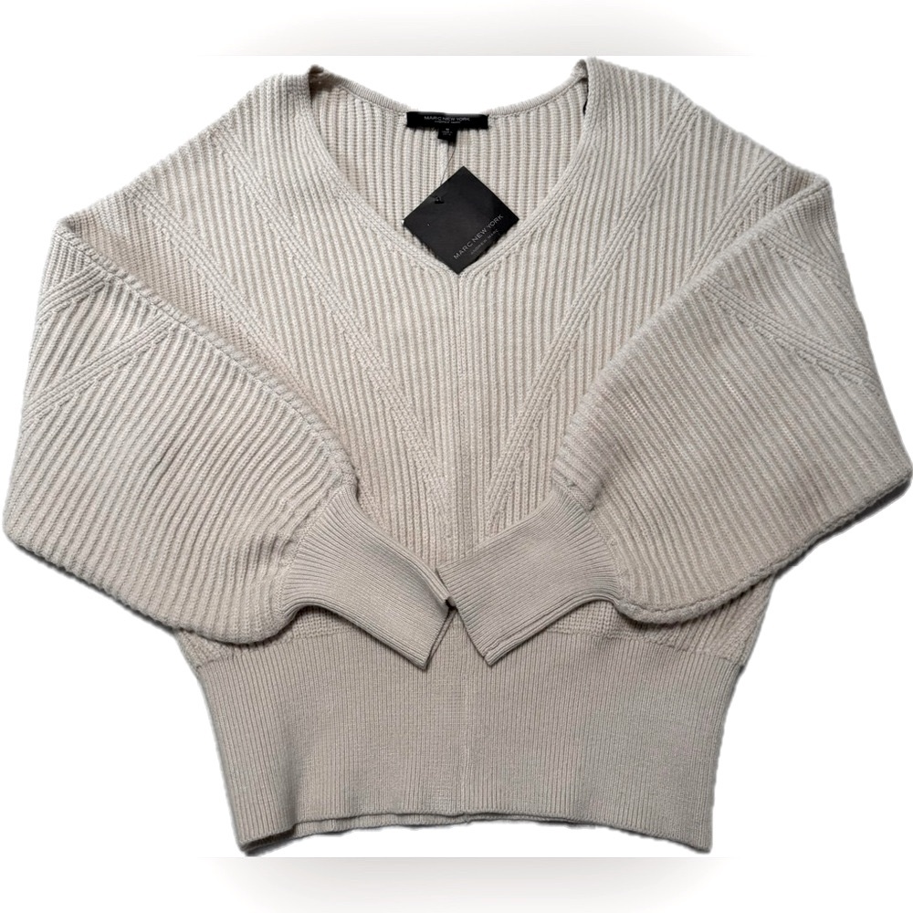 Mark New York Cream color V neck sweater Top Size M